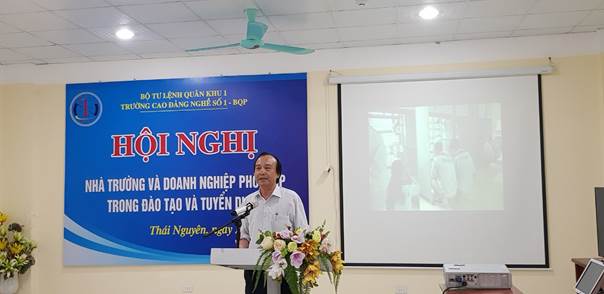 Hội nghị Nhà trường và Doanh nghiệp Ông Dương Duy Hưng - Phó Giám đốc Sở LĐTBXH tỉnh Thái Nguyên phát biểu