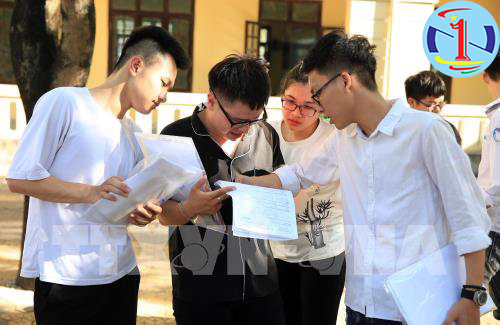 Thi THPT Quốc gia 2019 : Thí sinh và phụ huynh đều mệt mỏi vì thời tiết