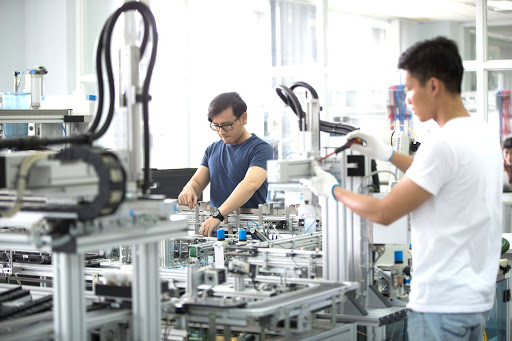 Sinh viên điện tử công nghiệp thực tập, thực hành sản xuất tại công ty Canon Việt nam