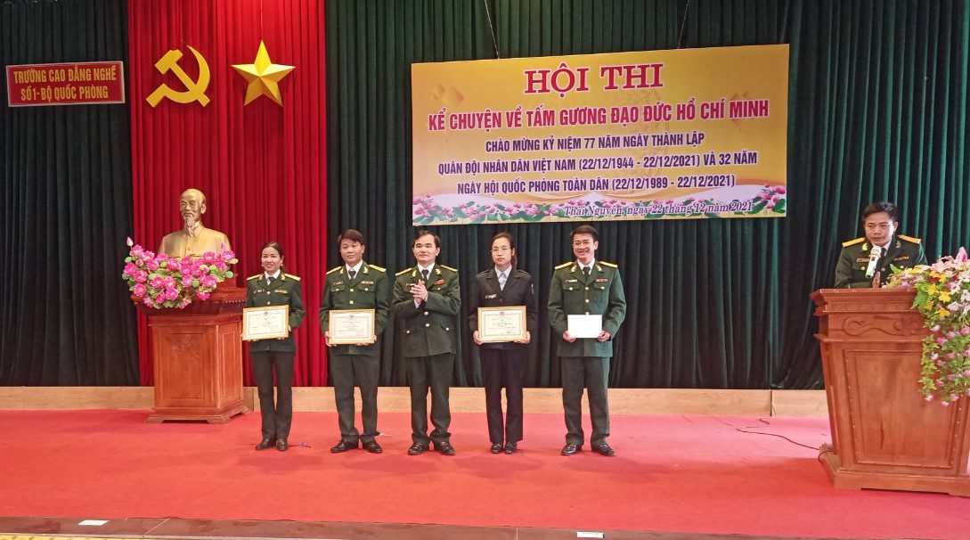Mít tinh kỷ niệm 77 Ngày thành lập Quân đội nhân dân Việt Nam 