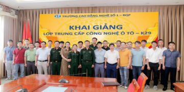 Khai giảng lớp trung cấp công nghệ ô tô hệ vừa làm vừa học