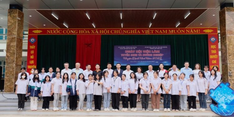 Ngày hội việc làm, tuyển sinh và hướng nghiệp năm 2023 tại huyện Định Hóa