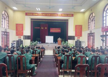 Tư vấn hướng nghiệp cho bộ đội xuất ngũ tại Lữ đoàn 382 năm 2023