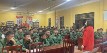 Tổ chức Tư vấn tuyển sinh cho bộ đội xuất ngũ tại Lữ đoàn phòng không 210.