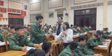 Trường Cao đẳng nghề số 1 tổ chức tư vấn hướng nghiệp cho bộ đội trước khi xuất ngũ năm 2024.