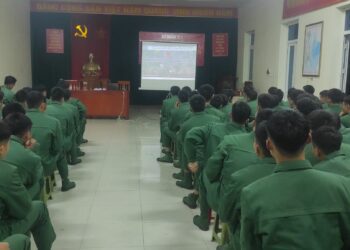 Trường Cao đẳng nghề số 1 tổ chức tư vấn hướng nghiệp cho bộ đội trước khi xuất ngũ tại Sư đoàn 316/ Quân khu 2 năm 2024.