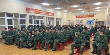 Trường Cao đẳng nghề số 1- BQP thực hiện tư vấn, hướng nghiệp  cho bộ đội xuất ngũ tại Trung đoàn 246
