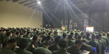 Tư vấn tuyển sinh, hướng nghiệp cho bộ đội xuất ngũ tại Lữ đoàn 575.