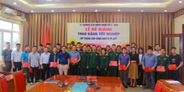 Tổ chức Lễ bế giảng trao bằng tốt nghiệp cho học viên lớp Trung cấp Công nghệ ô tô – K27