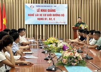 Tổ chức khai giảng lớp Đào tạo lái xe cơ giới đường bộ hạng B2