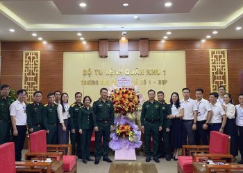 Thủ trưởng Bộ Tư lệnh Quân khu thăm và chúc mừng Ngày Nhà giáo Việt Nam 20/11