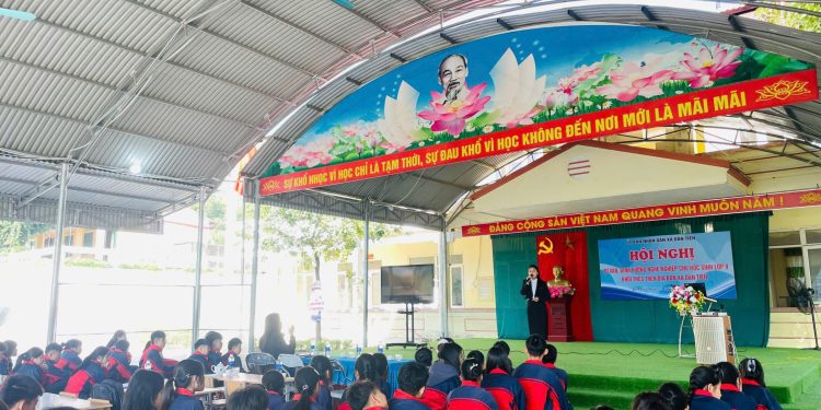 Trường Cao đẳng nghề số 1 – BQP tư vấn hướng nghiệp cho học sinh khối 9 tại THCS Bình Long