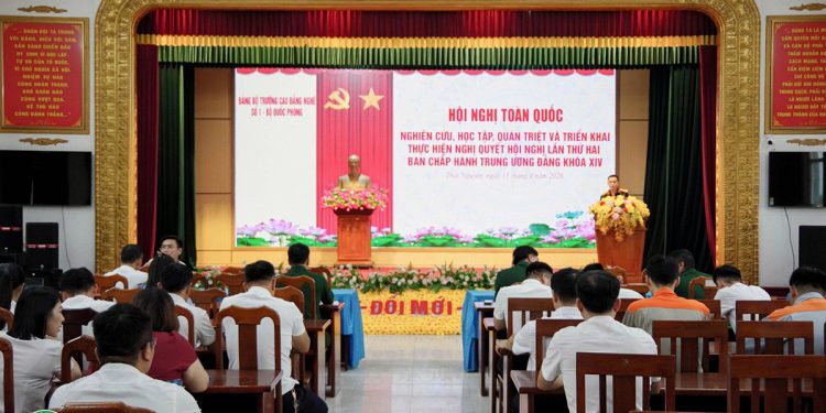 Cán bộ, đảng viên Trường Cao đẳng nghề số 1 học tập trực tuyến Nghị quyết Trung ương 2