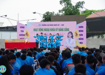 Điểm chạm cảm xúc tại buổi ngoại khóa “Hãy sống như những đóa hoa”