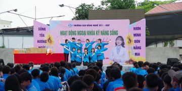 Điểm chạm cảm xúc tại buổi ngoại khóa “Hãy sống như những đóa hoa”