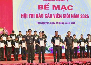 Trường Cao đẳng nghề số 1 xếp thứ nhì Hội thi Báo cáo viên cấp Quân khu