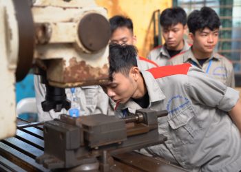Cắt gọt kim loại: Nghề của sự chính xác