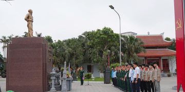 Trường Cao đẳng nghề số 1 dâng hương kỷ niệm 136 năm Ngày sinh Chủ tịch Hồ Chí Minh