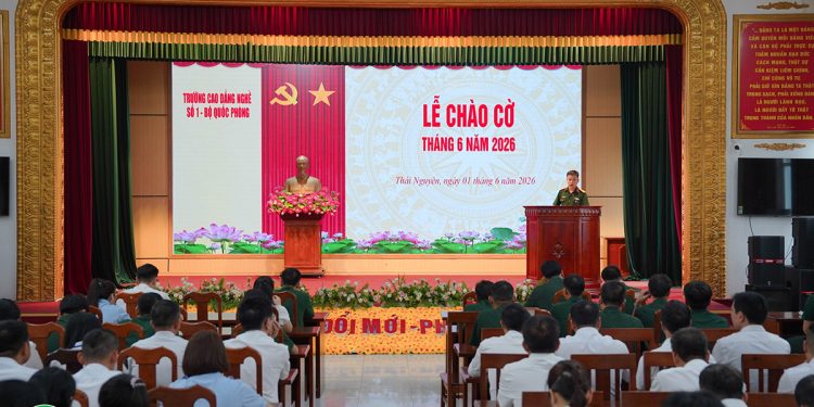 Lễ chào cờ tháng 6 tại trường Cao đẳng Nghề số 1