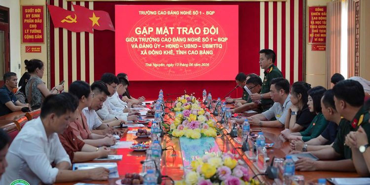 Đảng ủy xã Đông Khê làm việc tại trường Cao đẳng Nghề số 1