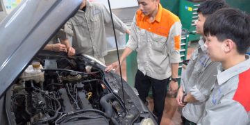 Xe điện phát triển mạnh có khiến ngành công nghệ ô tô lỗi thời?