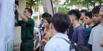 Những gương mặt tân sinh viên ngày đầu đến trường