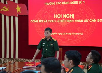 Trường Cao đẳng Nghề số 1 công bố, trao quyết định nhân sự cán bộ